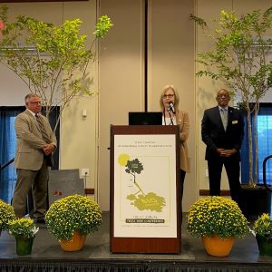 <span style="font-family: Calibri, sans-serif; font-size: 11pt;">Texas A&M Forest Service and the Texas
Chapter of the International Society of Arboriculture recognized the Texas
Community Forestry Award winners today at the Annual Texas Tree Conference in
Waco, Texas.</span>